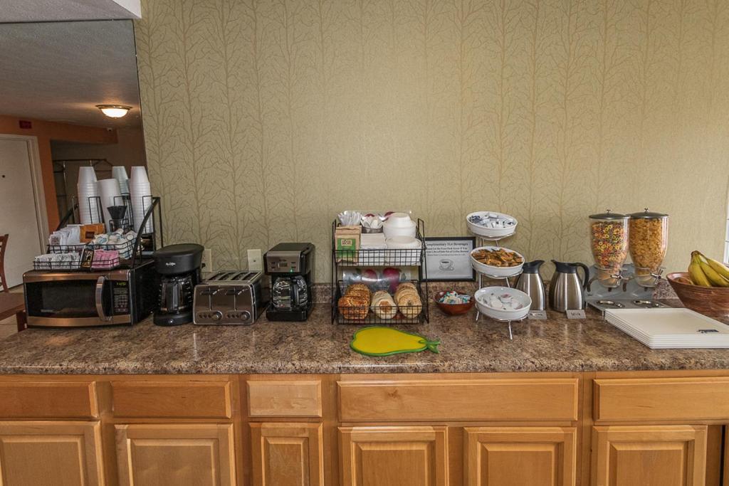 Americas Best Value Inn Ashtabula/Austinburg Extérieur photo